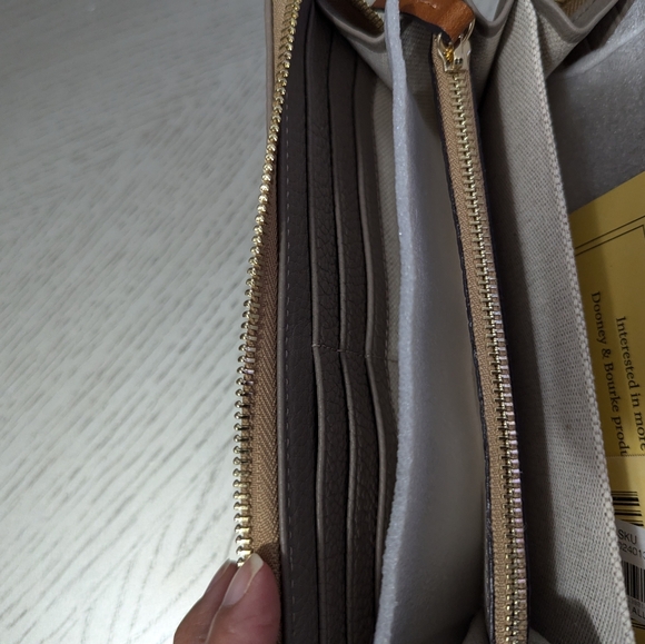 DOONEY AND BOURKE LARGE WALLET - Picture 5 of 11